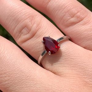 white gold pear garnet solitaire ring - size 6